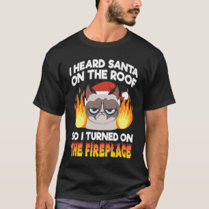 Genervte Katze Ich hörte Santa auf dem Dach Sarka T-Shirt