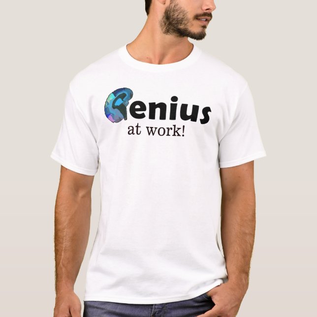 Genie am Werk, Personalisierter Text oder Name T-Shirt (Vorderseite)