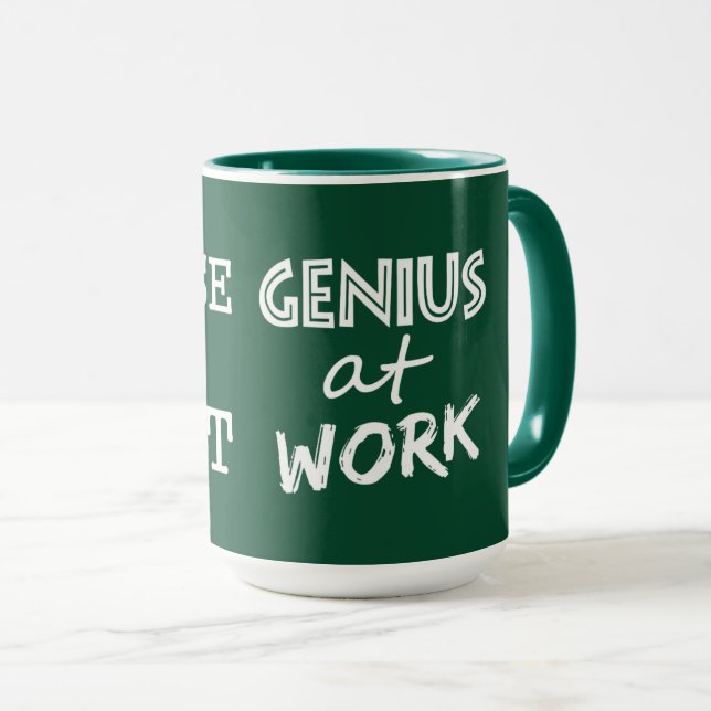 Genie bei der Arbeit - benutzerdefinierte Tasse (VorderseiteRechts)