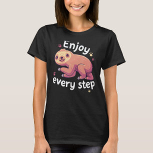 Genieße jeden Schritt Süße Babyfaultier Motivation T-Shirt