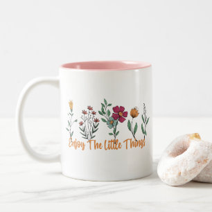 Genießen Sie das Kleine Vintag Zweifarbige Tasse