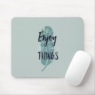 „Genießen Sie die kleinen Dinge“ Minimal-Feder-Mau Mousepad