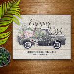 Genießen Sie die Personalisierte Ride Pink Floral Puzzle<br><div class="desc">Ein schönes Imitat sonnengeblasen Holzboden,  ein klassischer,  rustikaler,  Vintager LKW mit herrlichen Aquarellfarben-Blume und Sprays von Eukalyptus-Blätter,  und das Gefühl "Die Fahrt gemeinsam genießen" mit den Namen der Braut und des Bräutigams und dem "etablierten" Datum. Dieses lustige Puzzle macht das perfekte Geschenk für Neuvermählte,  Hauswärmer oder Jubiläumsgeschenke.</div>