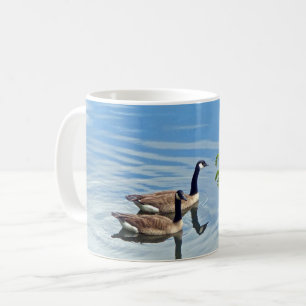 Genießen Sie eine Swim-Kaffee-Tasse Kaffeetasse