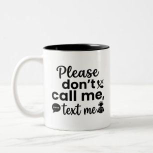 Genießen Sie Introvertiertheit mit diesem farbenfr Zweifarbige Tasse