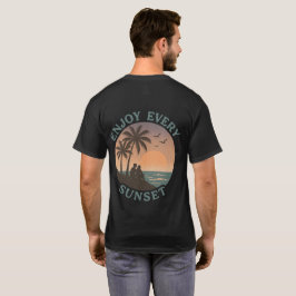 "Genießen Sie jeden Sonnenuntergang - Retro Beach" T-Shirt