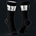 Genius Science Nerd Socken<br><div class="desc">Die sonnigen Socken eignen sich perfekt für Nerd,  Physiker,  Wissenschaftler,  Chemiker und Studierende mit dem Wort GENIUS in periodischen Tafelbriefen.</div>
