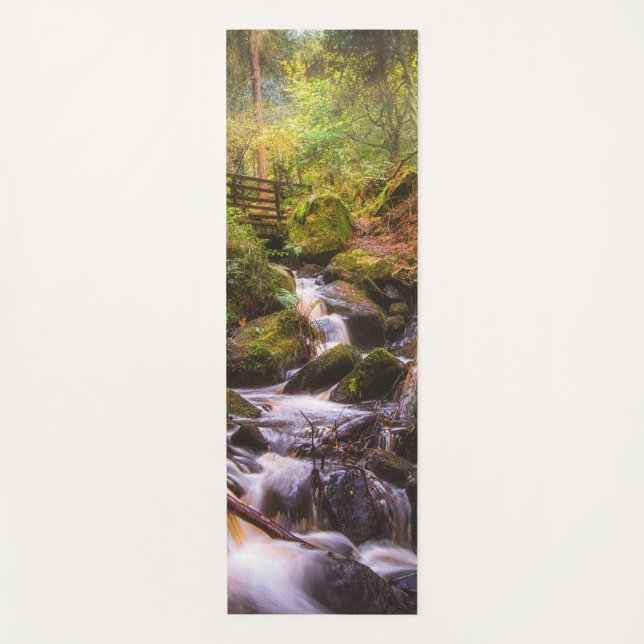 Gentle Waterfall Woodland Brook Yogamatte (Vorderseite)