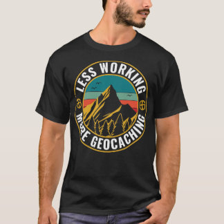 Geocaching Funny Geocacher weniger arbeiten mehr G T-Shirt