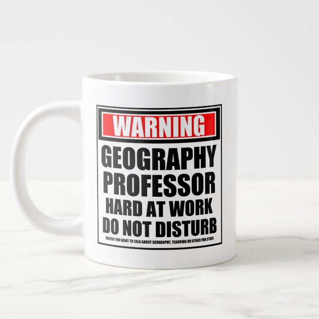 Geographieprofessor hart am Arbeitsplatz Jumbo-Tasse (Links)