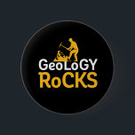 Geology Rocks Funny Geological Science Puns Button<br><div class="desc">Geologie-Steine. Funny Pun Design für diejenigen,  die Liebe,  Geologie zu studieren und Art von Felsen zu sammeln. Coole und humorvolle Ware für Geeks und Nerd der Erdwissenschaft. Ideal für Geologen,  Professoren der Uni und Studierende,  die Geologie studieren. Großartiges Weihnachtsgeschenk und Geburtstagsgeschenk für Familie und Freunde.</div>
