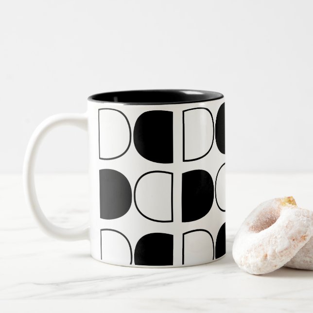 Geometric Black and White Half Circle Zweifarbige Tasse (Mit Donut)