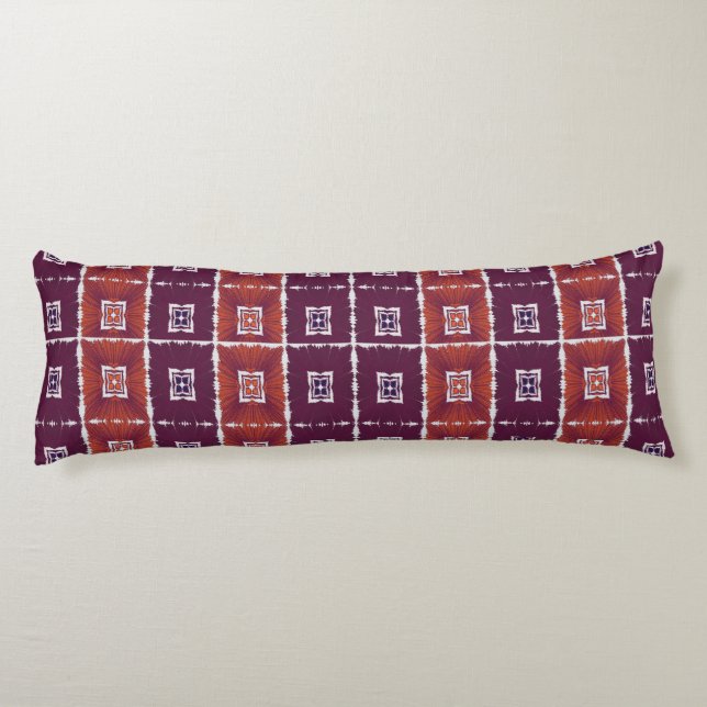 Geometric Ethnic Pattern Body Pillow – Burgundy Re Seitenschläferkissen (Rückseite)