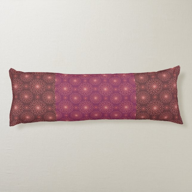 Geometric Ethnic Pattern Body Pillow – Burgundy Re Seitenschläferkissen (Rückseite)