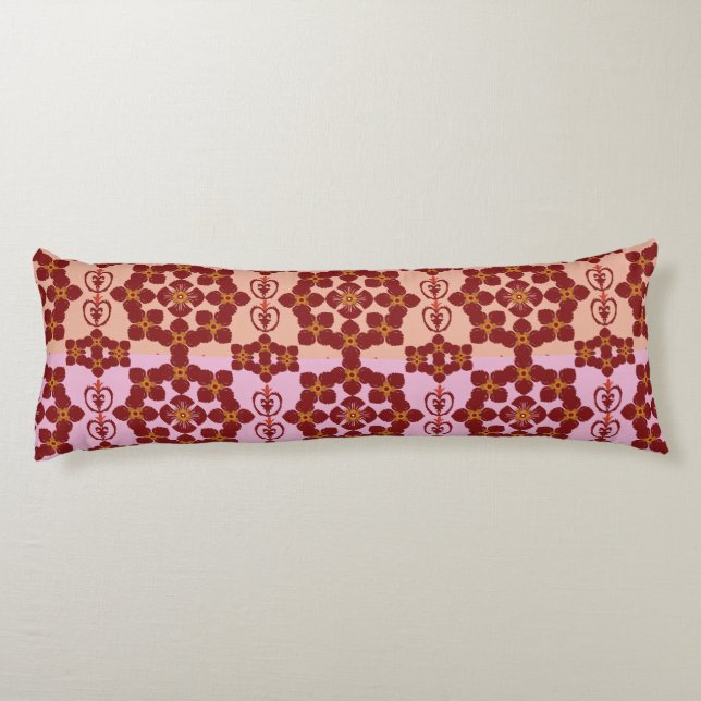 Geometric Ethnic Pattern Body Pillow – Burgundy Re Seitenschläferkissen (Rückseite)