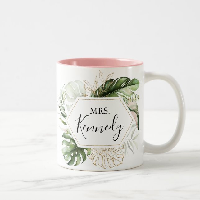 Geometric Gold Tropical Green Mrs. Newlywed Bride Zweifarbige Tasse (Rechts)