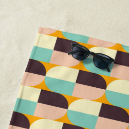 Geometric pattern with overlapping half-circles strandtuch