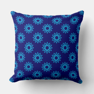 Geometrische Blume 01 - Sky Blue on Deep Navy Kissen