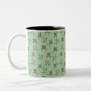 Geometrische Blumen und Stöcke auf grünem Hintergr Zweifarbige Tasse