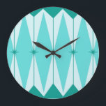 Geometrische Diamanten und Sternexplosionen rund u Große Wanduhr<br><div class="desc">Diese geometrische Diamanten & Sternexplosionen Acrylic Round Wall Clock hat den kitschigen Charme von etwas, das kitschig und charmant ist. Das Vintag inspirierte Design umfasst eine Mod, einen pfauenblauen Hintergrund mit hellblauen, lang gestreckten Hexagonen, mit türkisfarbenen Diamanten geschichtet, und pfauenblaue Sternexplosionen. Es ist ein Kaleidoskop der Retro-Güte! Das Design des...</div>
