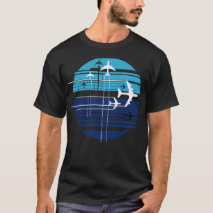 Geometrische Flugzeuge, die den Himmel kreuzen T-Shirt