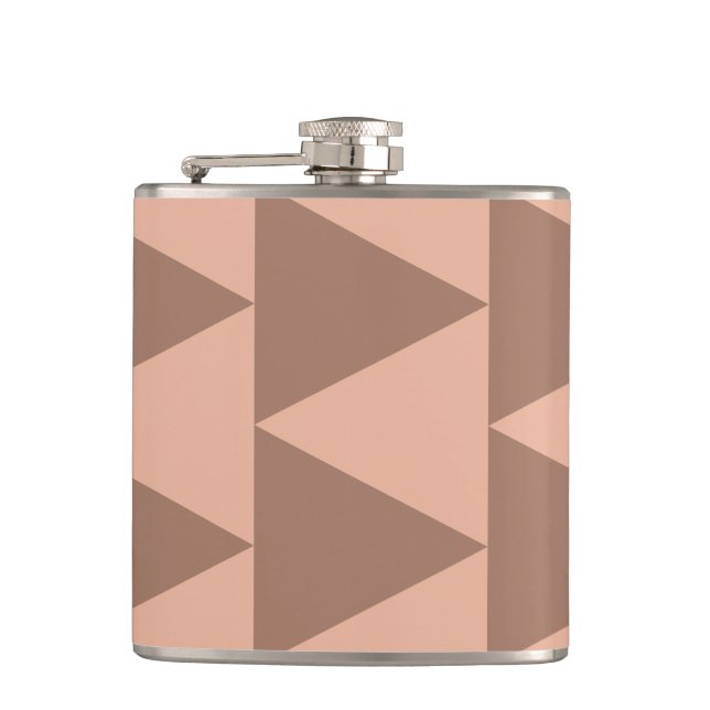 Geometrische große Dreiecke Mocha Mousse Dusty Pin Flachmann (Vorderseite)