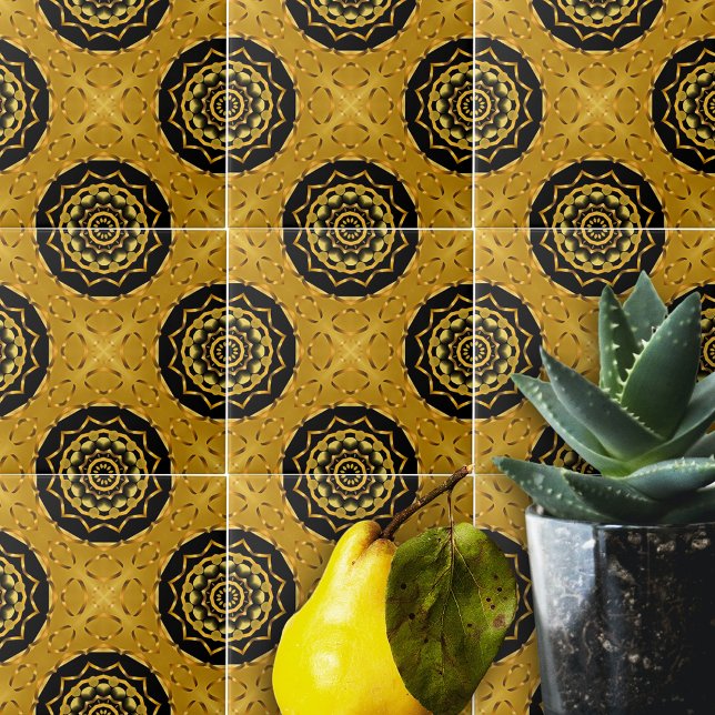 Geometrische Mosaike aus Gold und Schwarz Fliese (Von Creator hochgeladen)