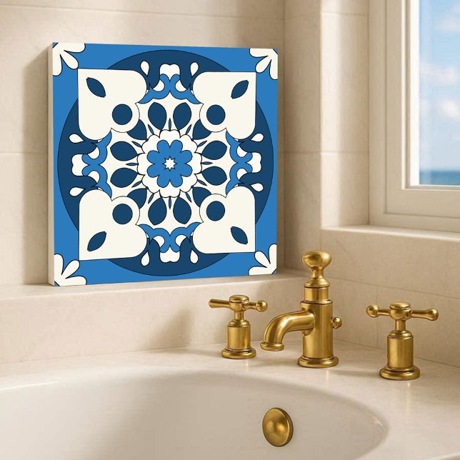 Geometrische Navy Blue Mediterrane Tile Fliese (Modern kitchen or bathroom tile featuring a geometric floral design in navy and blue with ivory)