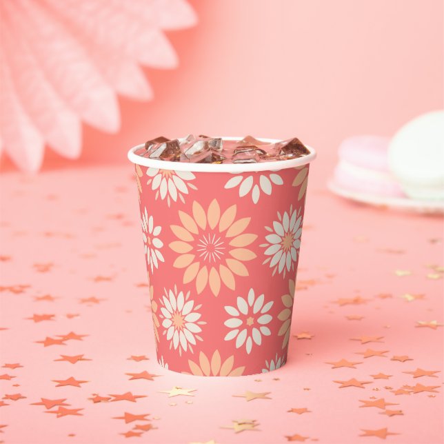 Geometrische Pfirsiche und Gemusterte Creme Pappbecher (Insitu)