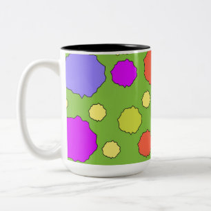 Geometrische Retro-farbige Funky Circles auf einer Zweifarbige Tasse