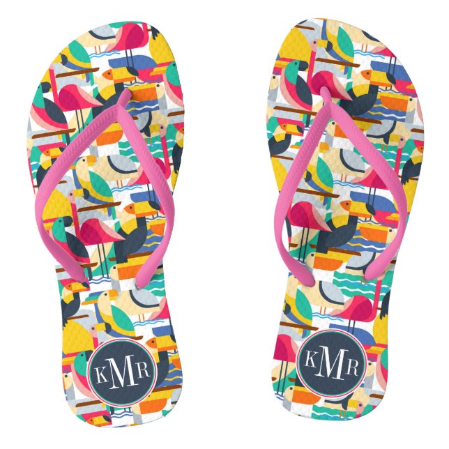 Geometrische tropische Vögel | Monogramm Flip Flops (Fußbett)