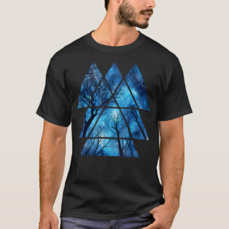 Geometrischer Himmel bei der Natur der Nachtbaumen T-Shirt
