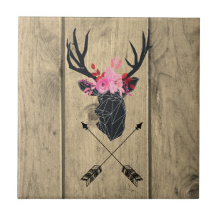 Geometrischer Hirschkopf mit Blume und überkreuzte Fliese