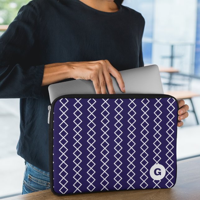 Geometrischer Navy-Blue-Monogram-Laptop-Sieb Laptopschutzhülle (Von Creator hochgeladen)