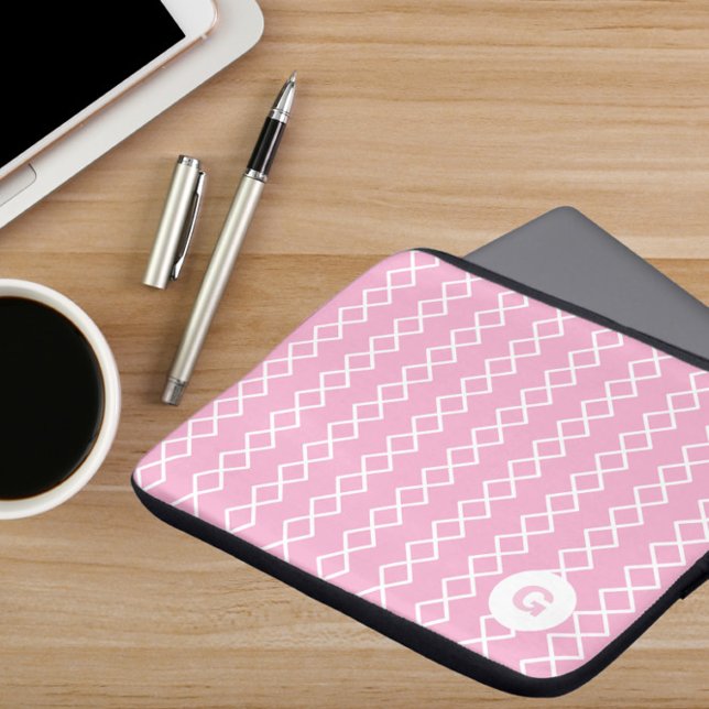 Geometrischer Notebookschlauch mit rosa Monogramm Laptopschutzhülle (Von Creator hochgeladen)