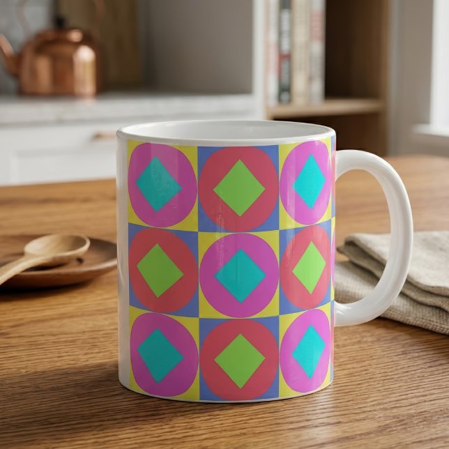 Geometrisches abstraktes Muster mit psychedelische Kaffeetasse (Vibrant Geometric Abstract Psychedelic Pattern. Coffee Mug)