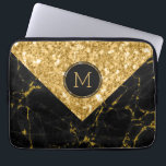 Geometrisches Design aus schwarzem Marmor und Glit Laptopschutzhülle<br><div class="desc">Modernes geometrisches, einfaches Design mit Schwarz-Gold-Glitzer-Kombination mit individuellem Monogramm. Jede Farbkombination kann bei diesem Design angefordert werden.</div>