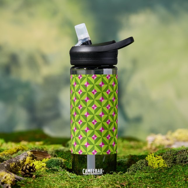 GEOMETRISCHES DESIGN. TRINKFLASCHE (Außenbereich)