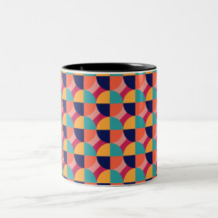 GEOMETRISCHES DESIGN. ZWEIFARBIGE TASSE