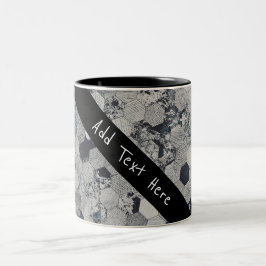 Geometrisches, graues, weißes und schwarzes Hexago Zweifarbige Tasse