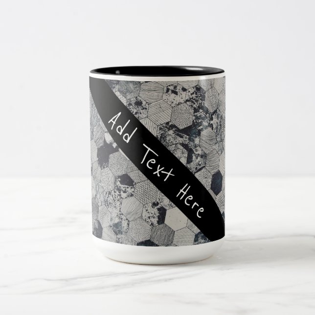 Geometrisches, graues, weißes und schwarzes Hexago Zweifarbige Tasse (Mittel)