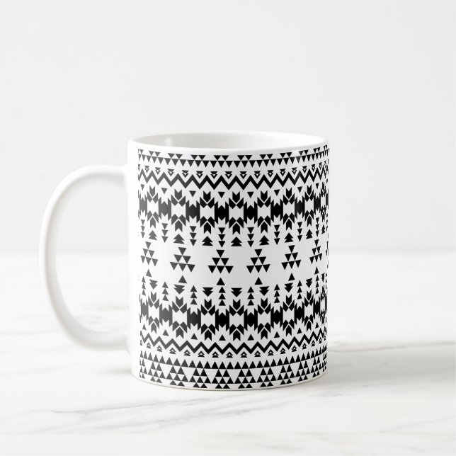 geometrisches Muster der schwarzen und weißen Azte Kaffeetasse (Links)