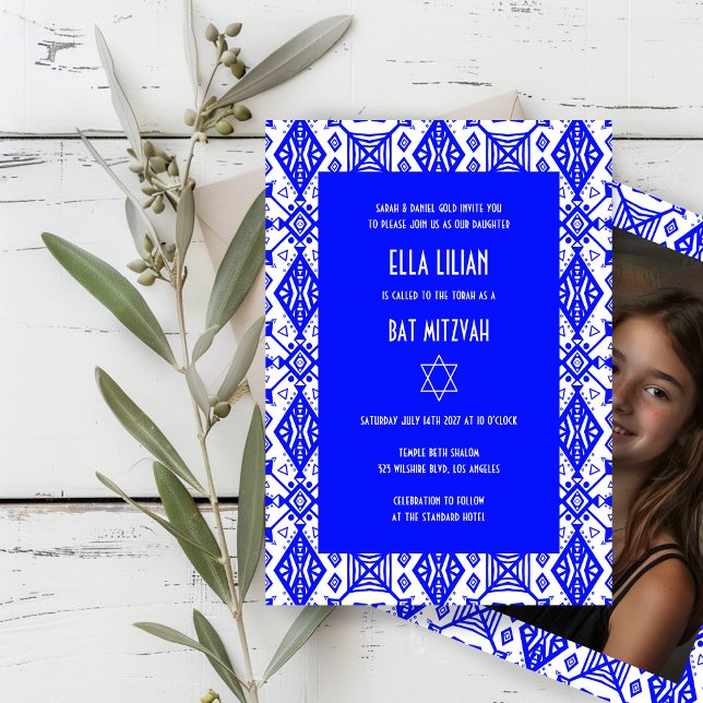 Geometrisches Muster Foto Bat Bar Mitzvah Einladung (Blue White Geometric Pattern Custom Photo Bat Bar Mitzvah Invitation
)