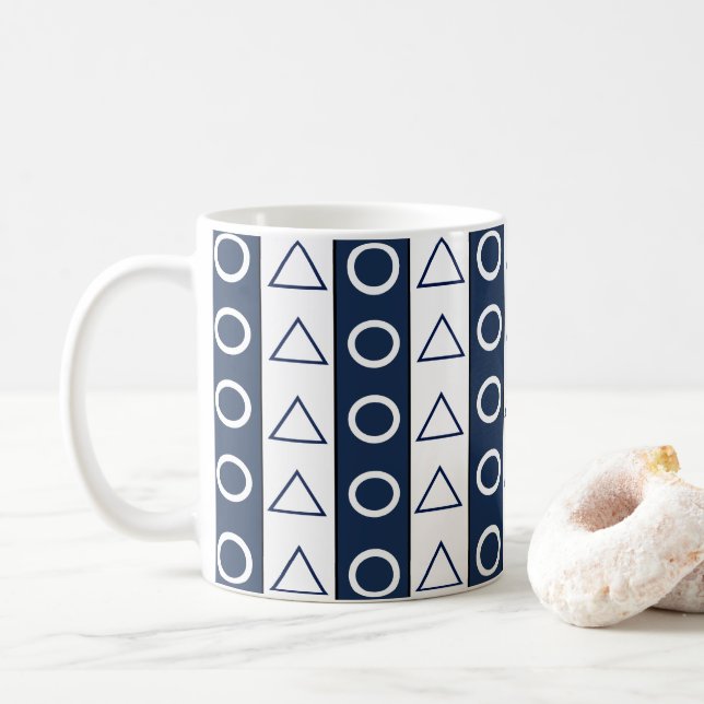 Geometrisches Muster für blaue weiße Streifen Kaffeetasse (Mit Donut)