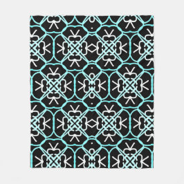 Geometrisches Muster in Aqua Blau, Weiß und Schwar Fleecedecke