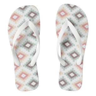 Geometrisches Muster in der aztekischen Art Flip Flops
