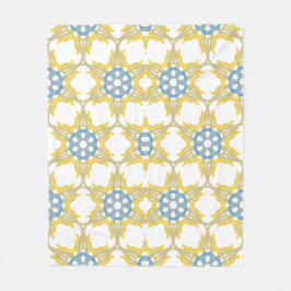 Geometrisches Muster in Gelb, Weiß und Blau. Fleecedecke
