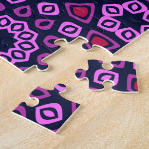 Geometrisches Muster mit Lila abgeschnittenem Trih Puzzle
