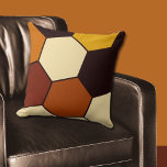 Geometrisches Orange- und Schwarz-Hexagon-Muster Kissen<br><div class="desc">Das geometrisch orange und schwarz hexagonfarbene Kissen ist Teil der Kollektion - Orange Wall Art Meets Wohngestaltung -. Folgen Sie dem - Bearbeiten mit dem Design-Tool - Link und Farbe passen die Füllfarbe und die 5 Formfarben an. Kontaktieren Sie info@kbmd3signs.com, um Hilfe bei der Anpassung zu erhalten oder über ein...</div>