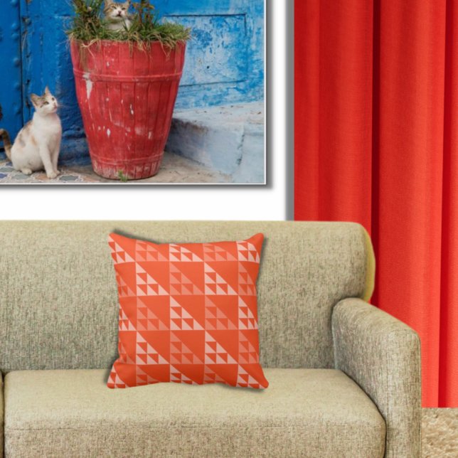 Geometrisches Orangendreieck-Muster - Drehkissenmu Kissen (Von Creator hochgeladen)